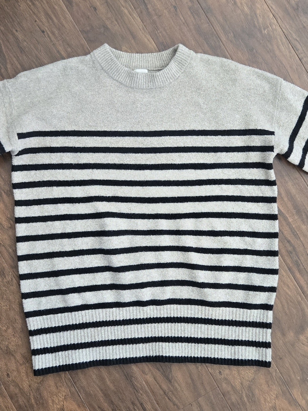 A new day Cream & Black Short-Sleeve Striped Crewneck Sweater_0110